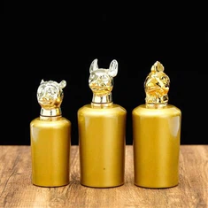 Férfi parfümös aranyüveg